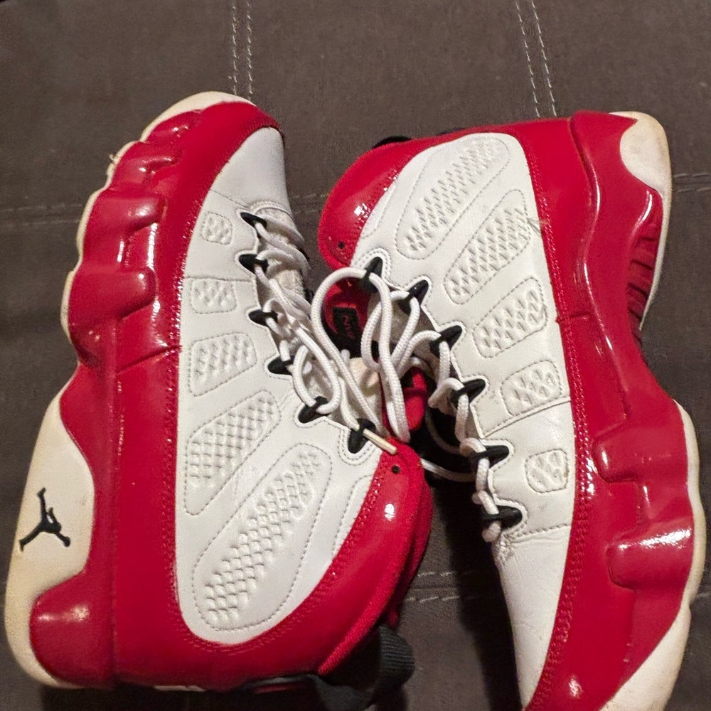 Jordan Men's Red and White Sneakers